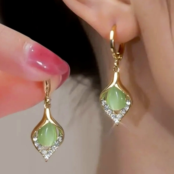 Jewelry - Nwt! Beautiful gold and rhinestone embellished earrings